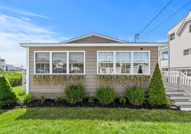 3rd image of 527 Ocean Blvd, Hampton, NH 03842 | MLS# 5095355