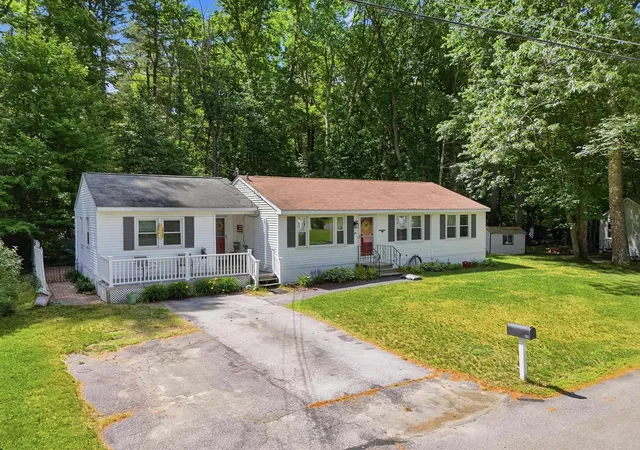 Homes for sale in Nashua, NH | 60 Trestle Brook Dr, Nashua, NH 03062 | MLS# 5095367