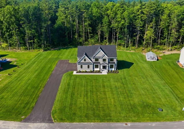 3rd image of 17 Carmel Rd, Pelham, NH 03076 | MLS# 5095375