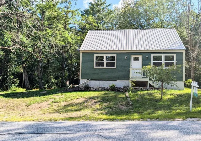 Photo 2 of Single family home for sale at 143 Town House Rd, Effingham, NH 03882 | MLS# 5095382 | Listing updated on 2026-09-03