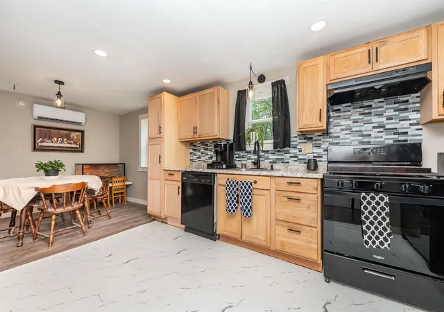 Photo 3 of Single family home for sale at 143 Town House Rd, Effingham, NH 03882 | MLS# 5095382 | Listing updated on 2026-09-03