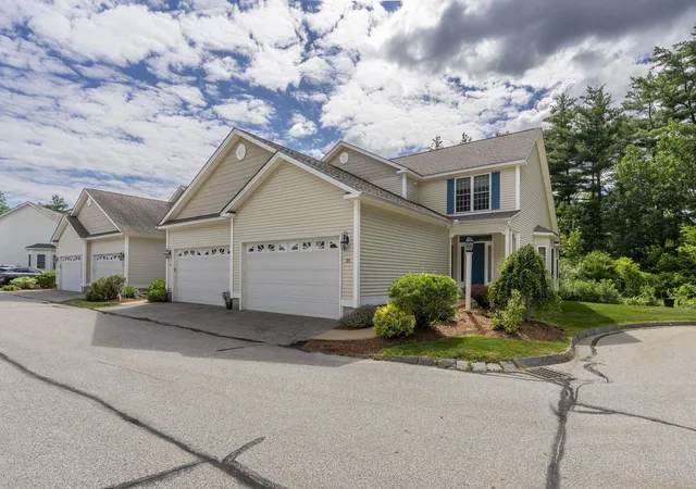 Homes for sale in Hooksett, NH | 34 Mammoth Rd #25, Hooksett, NH 03106 | MLS# 5095386