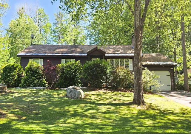 Homes for sale in Claremont, NH | 45 Ledgewood Rd, Claremont, NH 03743 | MLS# 5095391