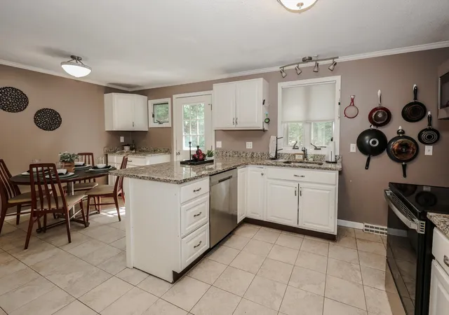 Homes for sale in Derry, NH | 105 Kilrea Rd, Derry, NH 03038 | MLS# 5095418