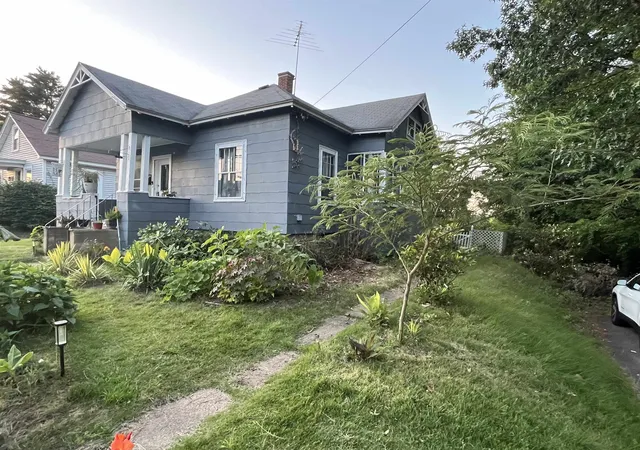 Photo 1 of Sale Pending at 315 Mast Rd, Manchester, NH 03102 | MLS# 5095420 | Listing updated on 2026-09-11