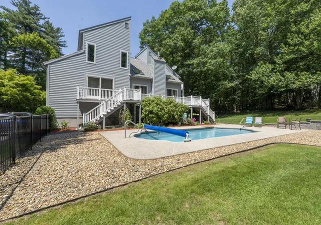 Photo 3 of Single family home for sale at 6 Summer Dr, Londonderry, NH 03053 | MLS# 5095436 | Listing updated on 2026-06-24