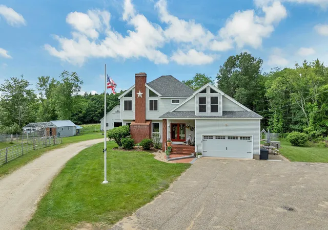 Homes for sale in Loudon, NH | 307 E Ricker Rd, Loudon, NH 03307 | MLS# 5095470