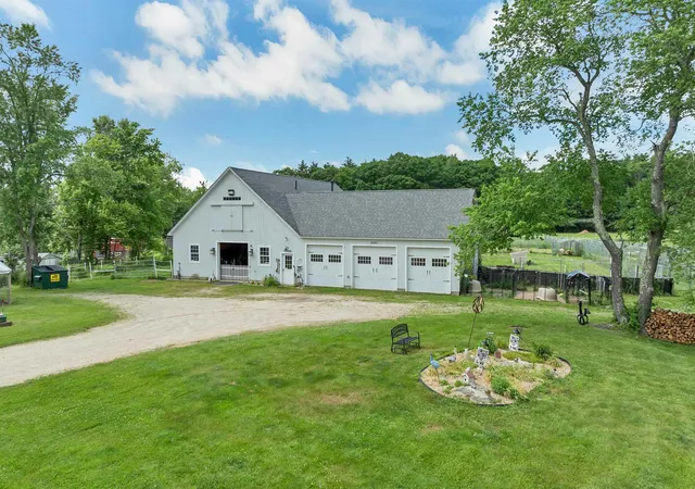 Homes for sale in Loudon, NH | 307 E Ricker Rd, Loudon, NH 03307 | MLS# 5095470