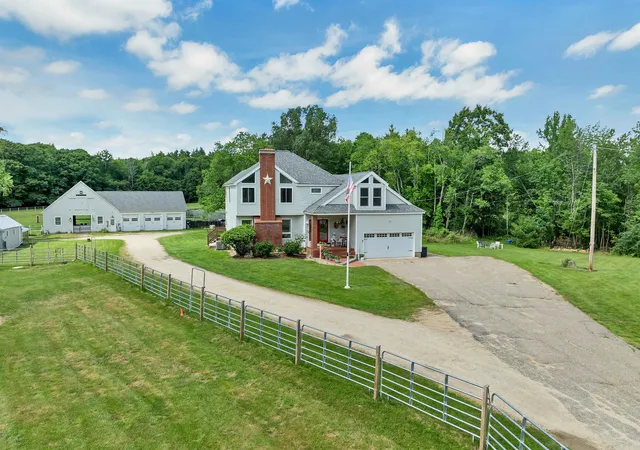 Homes for sale in Loudon, NH | 307 E Ricker Rd, Loudon, NH 03307 | MLS# 5095470