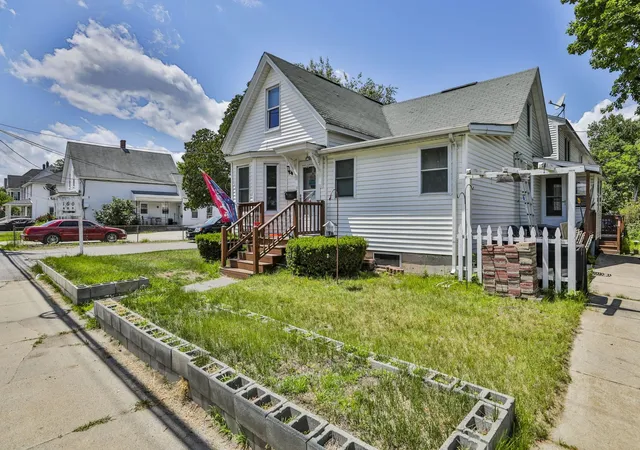 Homes for sale in Nashua, NH | 160 West Hollis St #B, Nashua, NH 03060 | MLS# 5095471