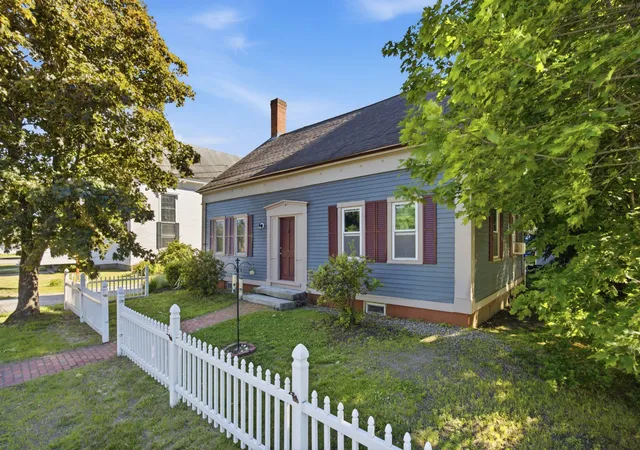 Homes for sale in Alton, NH | 103 Main St, Alton, NH 03809 | MLS# 5095497