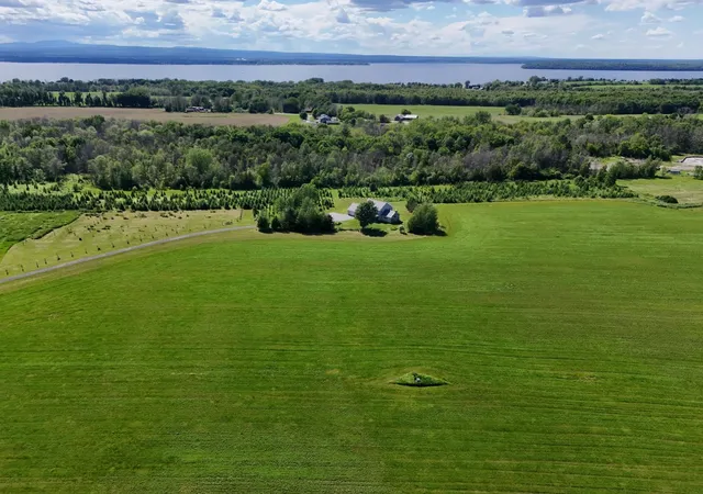 3rd image of 2687 Us Route 2, North Hero, VT 05474 | MLS# 5095514