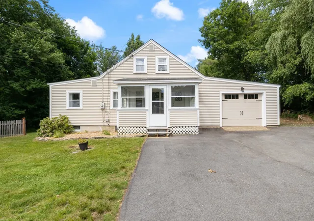 Homes for sale in Madbury, NH | 233 Littleworth Rd, Madbury, NH 03823 | MLS# 5095517