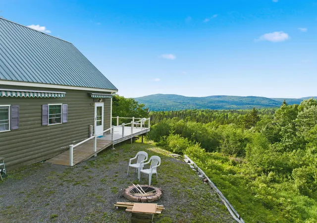 3rd image of 134 Lakeview Estates Rd, Pittsburg, NH 03592 | MLS# 5095542
