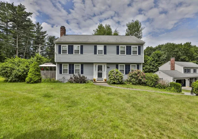 2nd image of 4 Spindlewick Dr, Nashua, NH 03062 | MLS# 5095597