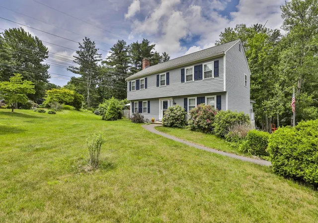 3rd image of 4 Spindlewick Dr, Nashua, NH 03062 | MLS# 5095597