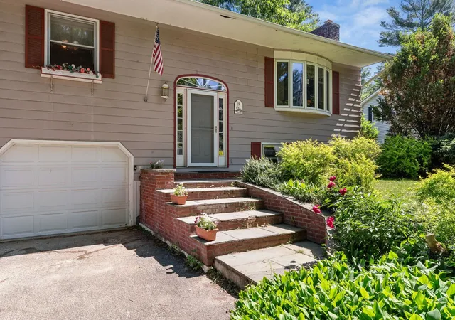 3rd image of 10 Logwood Cir, Essex Junction, VT 05452 | MLS# 5095649