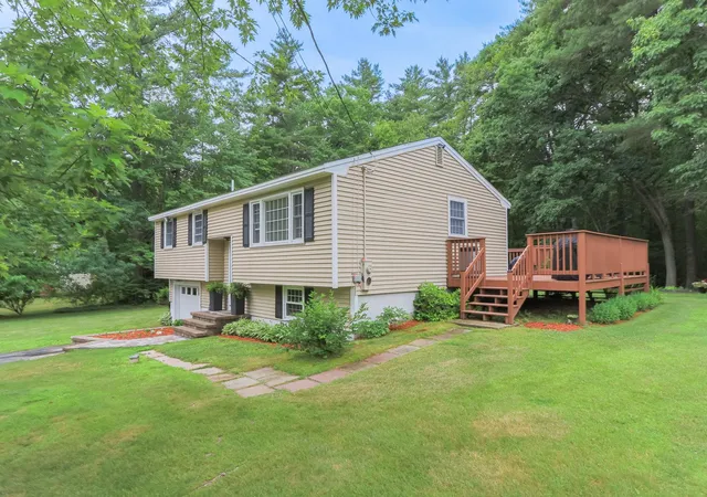 Single family home for sale at 344 Wilsons Crossing Rd, Auburn, NH 03032 | MLS# 5095673