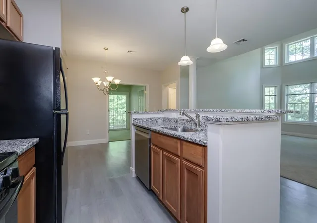3rd image of 80-7 Carriage Wy, Manchester, NH 03102 | MLS# 5095683