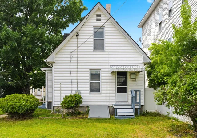 Photo 2 of Single family home for sale at 617 Hevey St, Manchester, NH 03102 | MLS# 5095691 | Listing updated on 2026-07-02