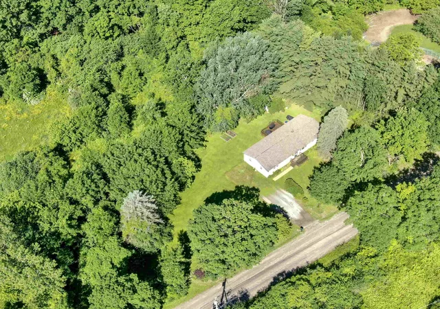 3rd image of 492 Curve Hill Rd, Colchester, VT 05446 | MLS# 5095749