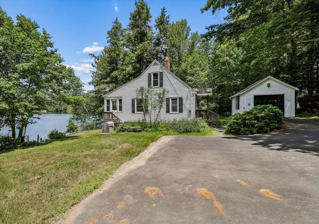 Homes for sale in Loudon, NH | 52 Berry Rd, Loudon, NH 03307 | MLS# 5095755