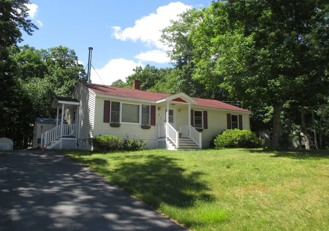Photo 1 of Single family home for sale at 32 Pinewood Dr, Somersworth, NH 03878 | MLS# 5095762 | Listing updated on 2026-06-26