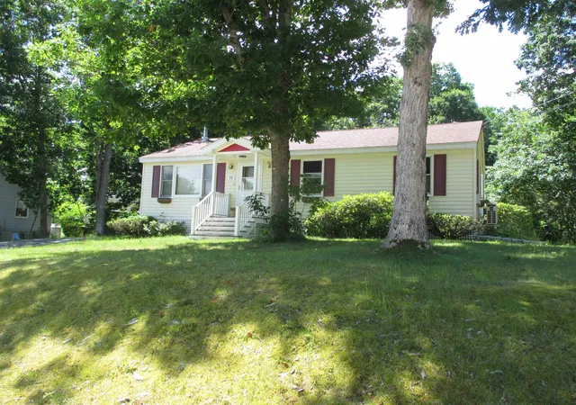 Photo 3 of Single family home for sale at 32 Pinewood Dr, Somersworth, NH 03878 | MLS# 5095762 | Listing updated on 2026-06-26