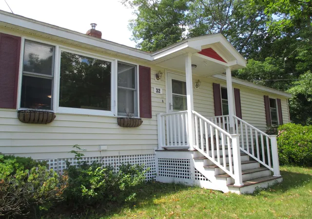Photo 3 of Single family home for sale at 32 Pinewood Dr, Somersworth, NH 03878 | MLS# 5095762 | Listing updated on 2026-06-26