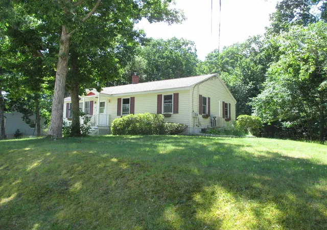 Photo 4 of Single family home for sale at 32 Pinewood Dr, Somersworth, NH 03878 | MLS# 5095762 | Listing updated on 2026-06-26