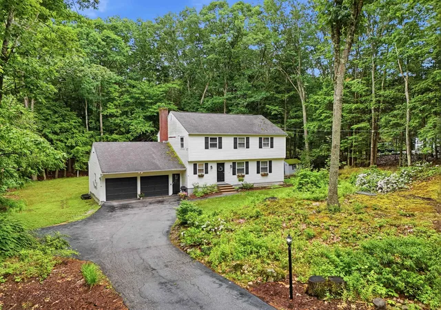 2nd image of 47 Beaver Ln, Bedford, NH 03110 | MLS# 5095788