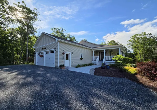3rd image of 446 Edgemont Rd, Sunapee, NH 03782 | MLS# 5095796
