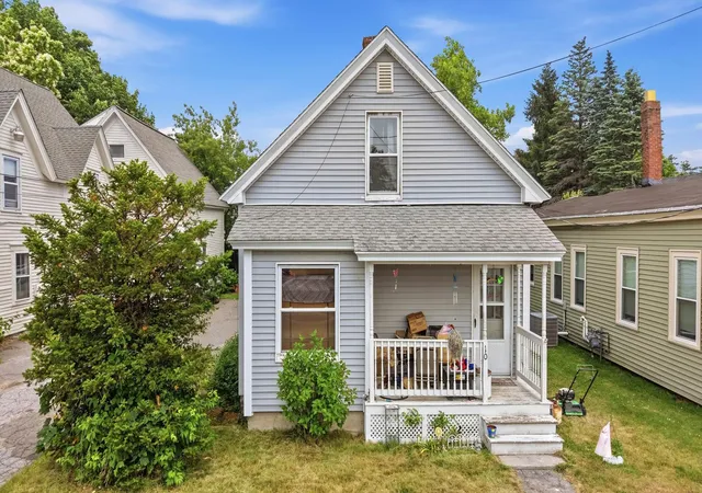 Homes for sale in Derry, NH | 10 Birch St, Derry, NH 03038 | MLS# 5095871
