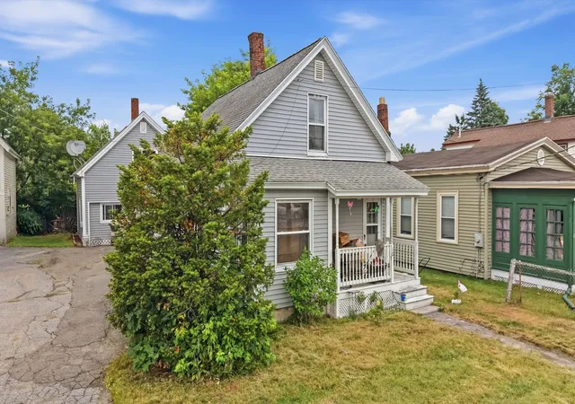 Homes for sale in Derry, NH | 10 Birch St, Derry, NH 03038 | MLS# 5095871