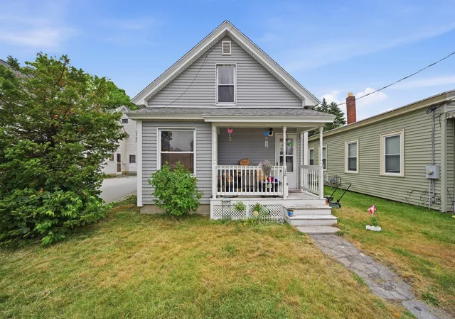 Homes for sale in Derry, NH | 10 Birch St, Derry, NH 03038 | MLS# 5095871