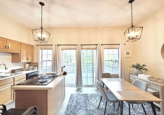 Homes for sale in Woodstock, VT | 121 Townhouse Wy, Woodstock, VT 05091 | MLS# 5095918