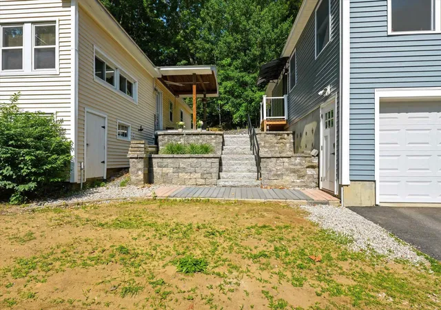 4th image of 625 Douglas St, Manchester, NH 03102 | MLS# 5095935