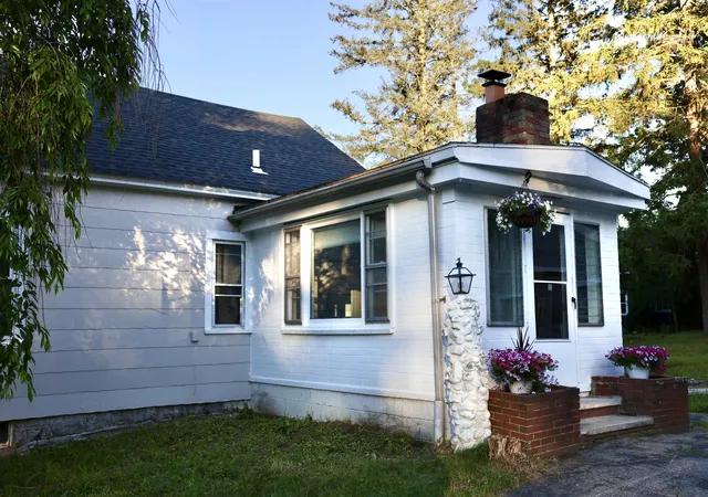 3rd image of 15 Warren Ave, Goffstown, NH 03045 | MLS# 5095950