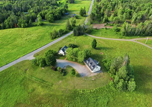Photo 4 of Single family home for sale at 884 Darling Hill Rd, Lyndonville, VT 05851 | MLS# 5095966 | Listing updated on 2026-09-04