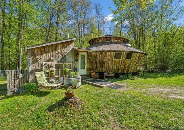 1st image of 491 Greenfield Rd, Peterborough, NH 03458 | MLS# 5095968