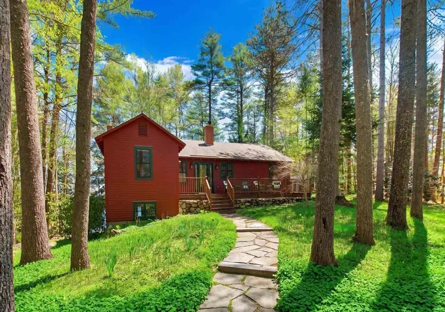 Homes for sale in New London, NH | 1807 Little Sunapee Rd, New London, NH 03257 | MLS# 5095970