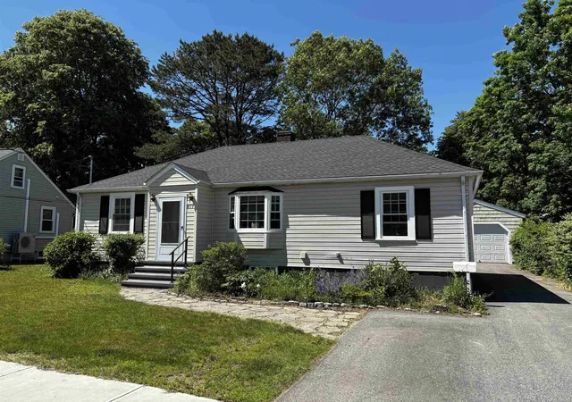 2nd image of 617 Colonial Dr, Portsmouth, NH 03801 | MLS# 5095988