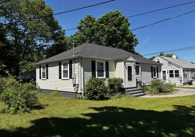 3rd image of 617 Colonial Dr, Portsmouth, NH 03801 | MLS# 5095988