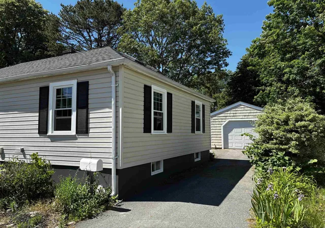 4th image of 617 Colonial Dr, Portsmouth, NH 03801 | MLS# 5095988
