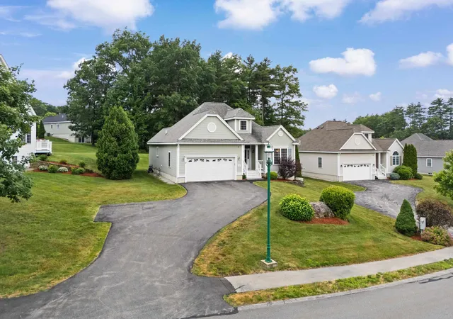 Homes for sale in Londonderry, NH | 28 Saint Andrews Wy, Londonderry, NH 03053 | MLS# 5096002