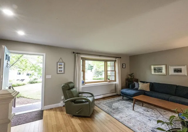 3rd image of 32 Logwood Cir, Essex, VT 05452 | MLS# 5096016