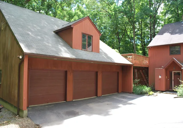 3rd image of 43 Camelot Dr, Bedford, NH 03110 | MLS# 5096035