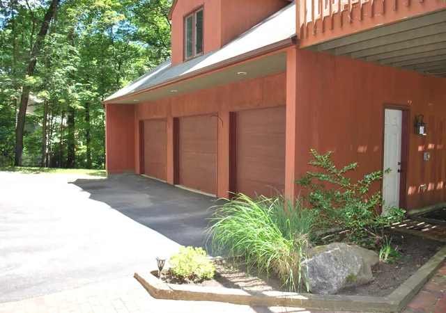 4th image of 43 Camelot Dr, Bedford, NH 03110 | MLS# 5096035