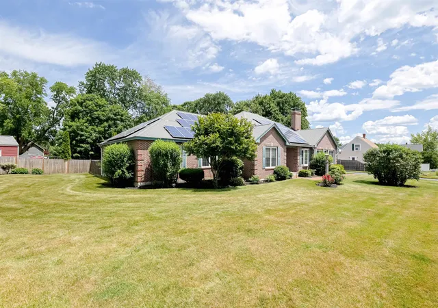 2nd image of 129 Sherburne St, Manchester, NH 03104 | MLS# 5096063