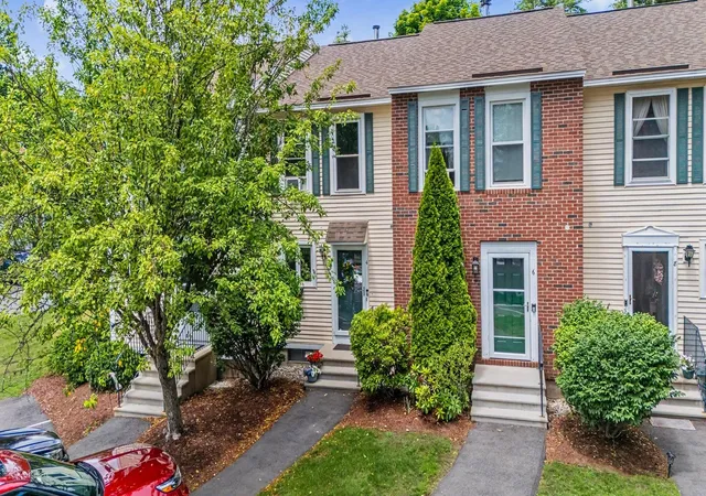 Townhouse for sale at 4 Granite Cir, Merrimack, NH 03054 | MLS# 5096090